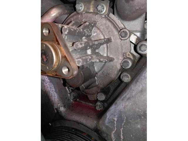 ポルシェ　カイエン　冷却水漏れ