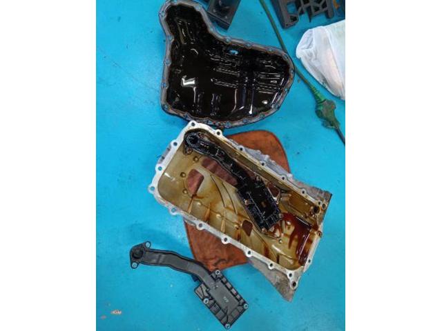 トヨタ　ハイエース　オイルストレーナー交換