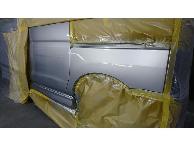 板金塗装　塗っていきます