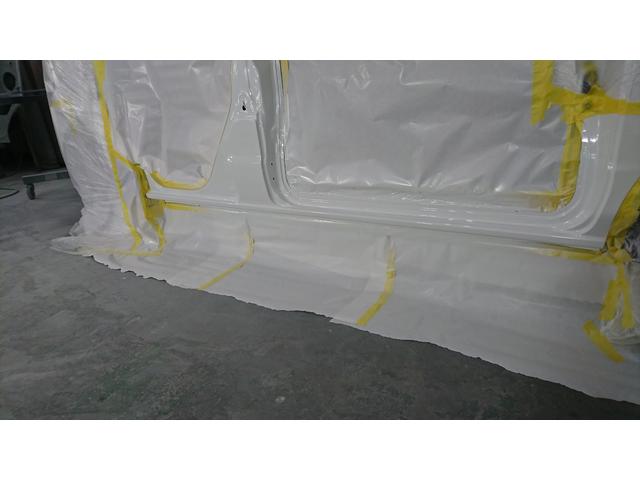 スズキ　エブリーバン　修理です
ドアは２枚交換します