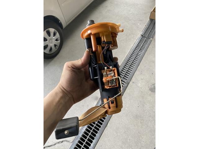 ワゴンＲ　燃料ポンプ交換