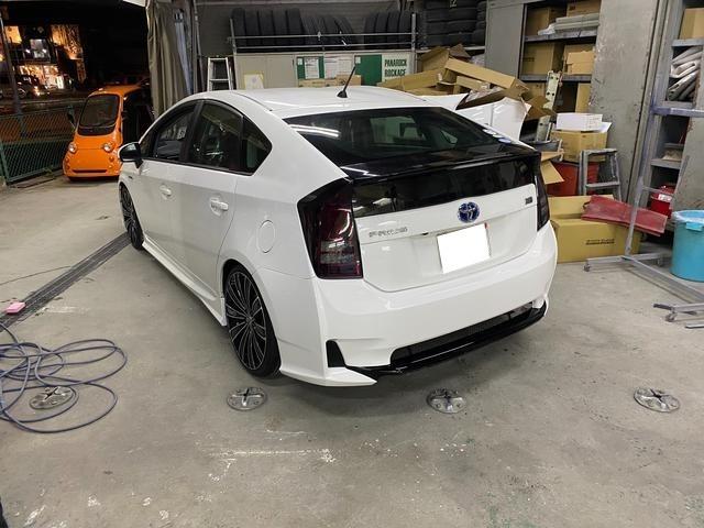 30 プリウス前期　ヴァルドフルエアロ取り付け