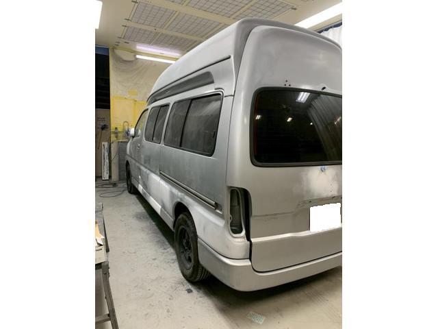 トヨタ　グランドハイエース　全塗装　板金あり