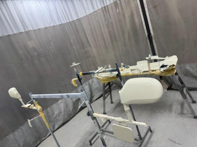トヨタ　グランドハイエース　全塗装　板金あり