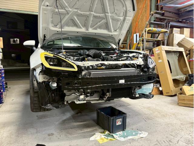 スバル　ＢＲＺ　板金・外装補修　サーキット　事故　バンパー交換　ラジエーター交換　コンデンサー交換　ヘッドライト交換　