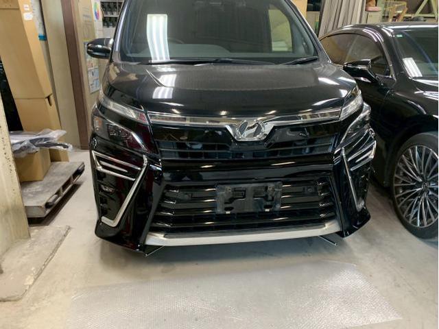 トヨタ　ヴォクシー　フロントバンパー交換　保険