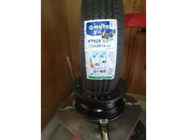 ホンダ　フィット　タイヤ交換