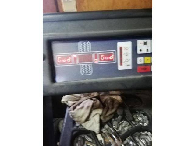 ホンダ　フィット　タイヤ交換