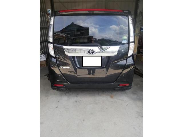 トヨタ　タンク　タイヤ交換