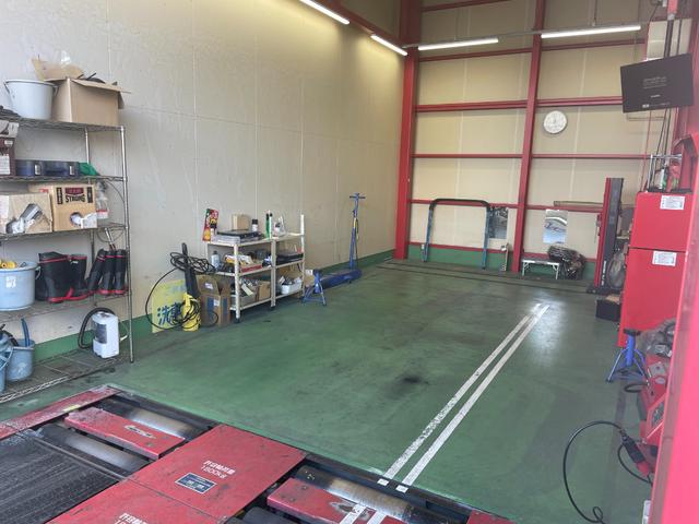 車検はもちろん、修理、タイヤ、オイル、バッテリー、保険、鈑金塗装、車の事なら何でも当店にお任せ下さい