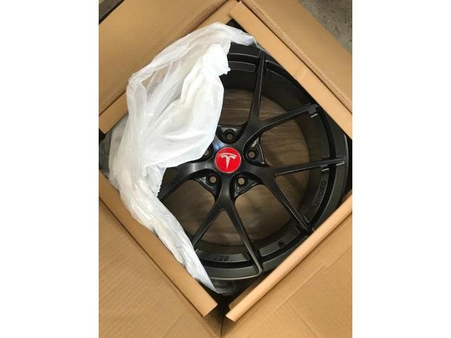 テスラ モデル3 18インチ 持ち込みタイヤ.ホイール交換(REVISTAR テスラ モデル3 18インチ 持ち込みタイヤ.ホイール交換(REVISTAR