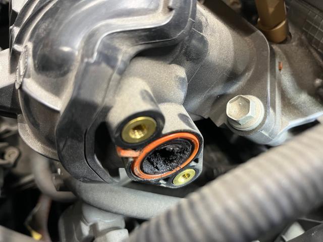 プリウスZVW30 チェックランプ点灯　岸和田市　自動車販売　自動車買取査定　自動車任意保険　鈑金修理　車検　点検 お車のことならお気軽にご相談ください