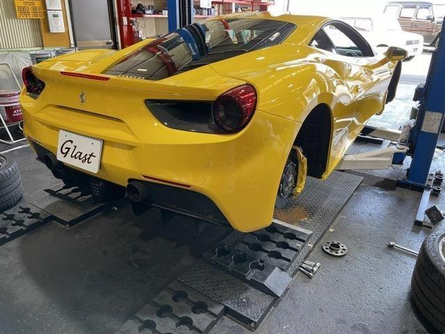 フェラーリ488GTB　スペーサー脱着・ショック付け替え