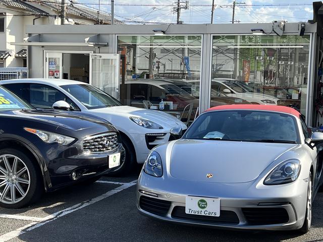 トラストカーズ大阪店(2枚目)