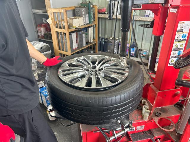 トヨタ　ハリアー　タイヤ交換　安い　和泉市タイヤ交換　泉大津市タイヤ交換　高石市タイヤ交換　堺市タイヤ交換　岸和田市タイヤ交換　南大阪タイヤ交換　泉州タイヤ交換　土日祝営業　無料代車貸し出し　無料見積もり　最短当日返却