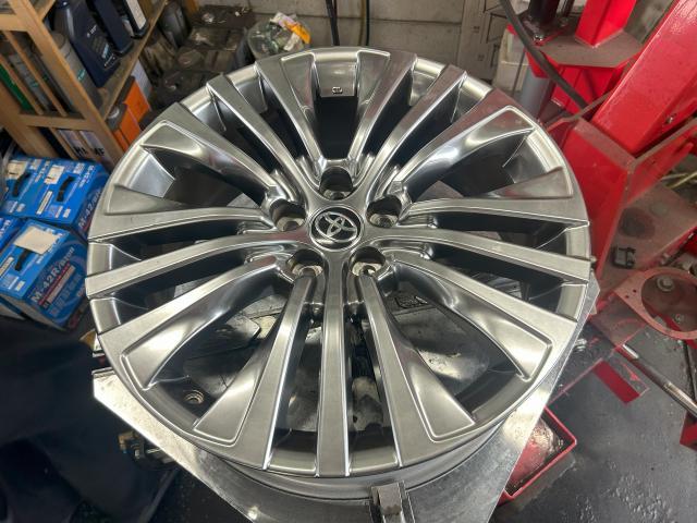 トヨタ　ハリアー　タイヤ交換　安い　和泉市タイヤ交換　泉大津市タイヤ交換　高石市タイヤ交換　堺市タイヤ交換　岸和田市タイヤ交換　南大阪タイヤ交換　泉州タイヤ交換　土日祝営業　無料代車貸し出し　無料見積もり　最短当日返却