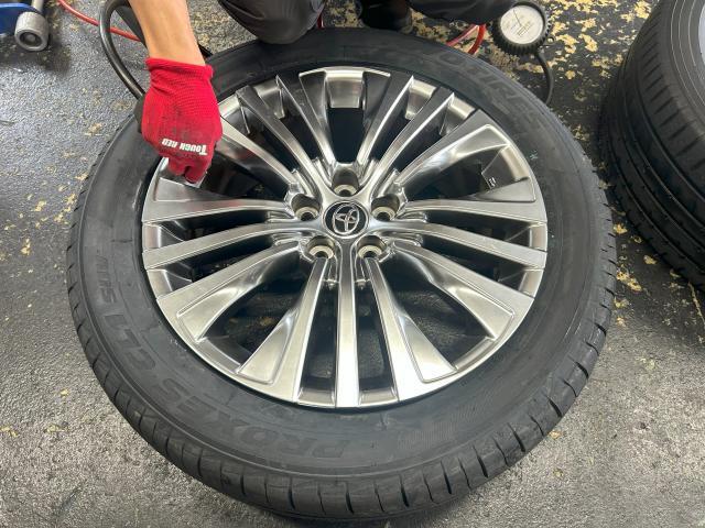 トヨタ　ハリアー　タイヤ交換　安い　和泉市タイヤ交換　泉大津市タイヤ交換　高石市タイヤ交換　堺市タイヤ交換　岸和田市タイヤ交換　南大阪タイヤ交換　泉州タイヤ交換　土日祝営業　無料代車貸し出し　無料見積もり　最短当日返却