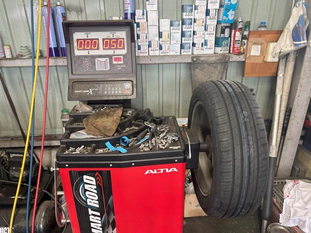 トヨタ　ハリアー　タイヤ交換　安い　和泉市タイヤ交換　泉大津市タイヤ交換　高石市タイヤ交換　堺市タイヤ交換　岸和田市タイヤ交換　南大阪タイヤ交換　泉州タイヤ交換　土日祝営業　無料代車貸し出し　無料見積もり　最短当日返却