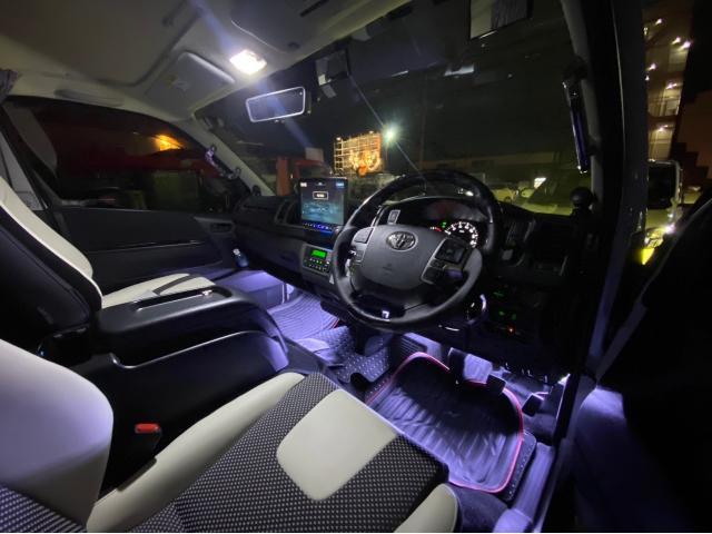 ハイエース　キャンピングカー　フットライト　施工