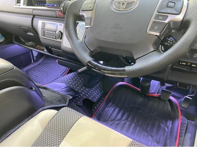 ハイエース　キャンピングカー　フットライト　施工