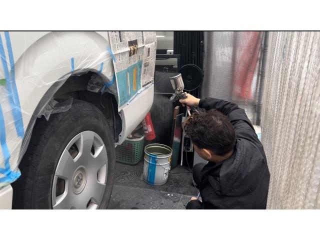 トヨタ　ハイエース　リヤフェンダー　板金　塗装