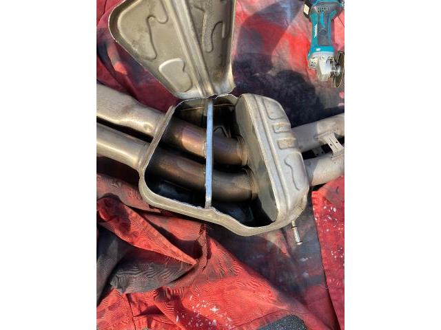 ベントレー　ベンテイガ　マフラー加工