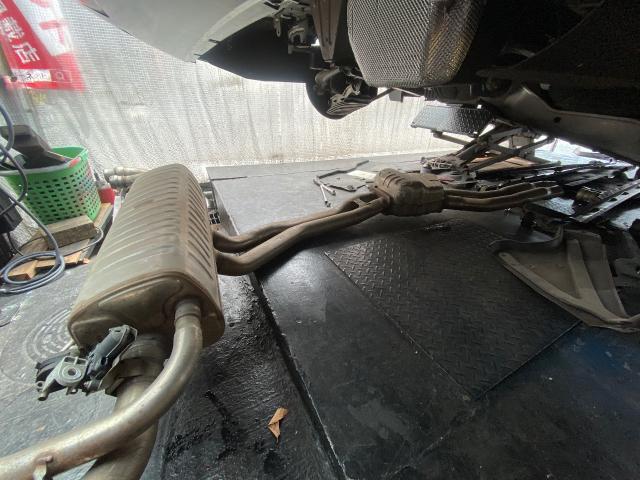 ベントレー　ベンテイガ　マフラー加工