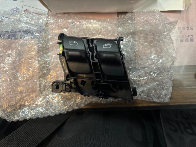 ポルシェ　ボクスター (987) 運転席パワーウィンドウスイッチ不調、交換