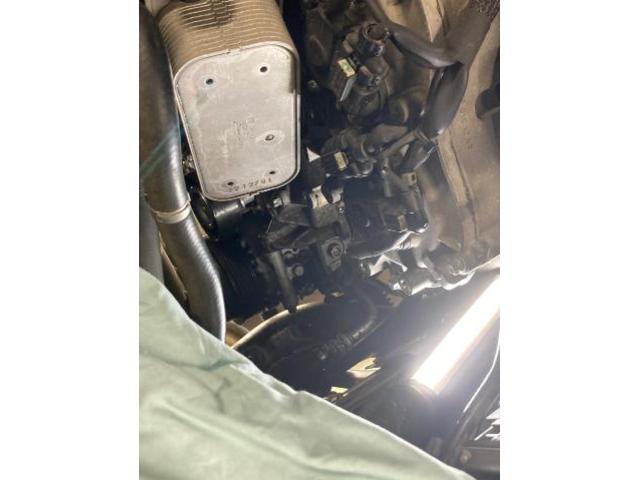 メルセデス・ベンツ　Ｅクラス　W212 パワーステアリング　作動不良　パワステポンプ　ベルト　フルード　交換　
