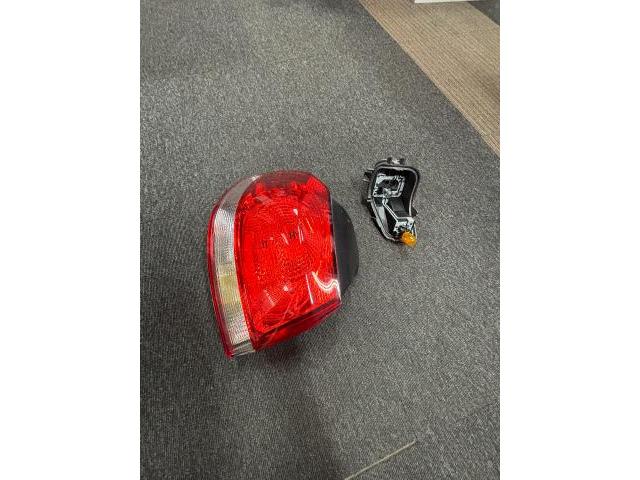 フォルクスワーゲン　ゴルフ　左テールランプ及び左リアウインカー点灯不良修理