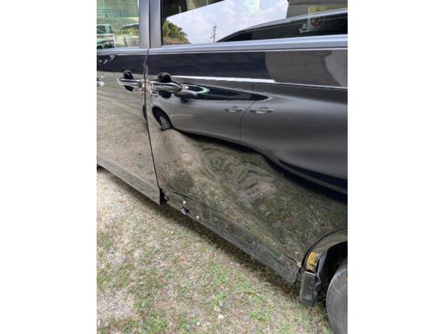 トヨタ　ノア　左ドア、クウォーターパネル事故修理、板金　ドア交換