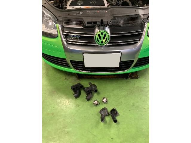 フォルクスワーゲン　ゴルフR32 クーラント漏れ修理　サーモスタットハウジング交換