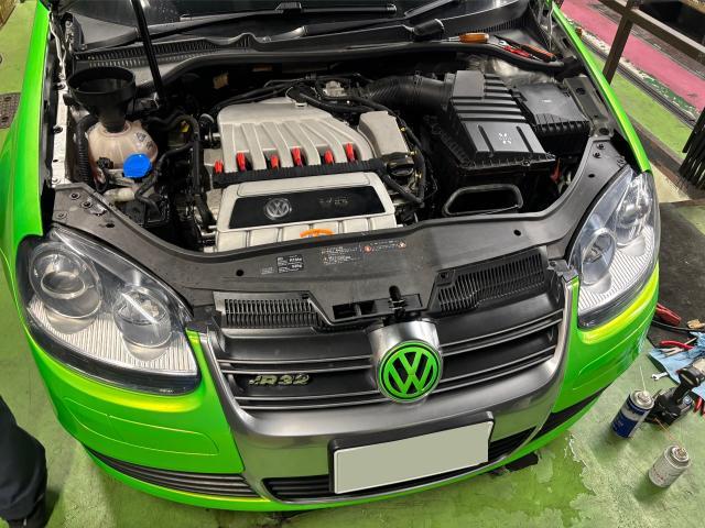 フォルクスワーゲン　ゴルフR32 クーラント漏れ修理　サーモスタットハウジング交換