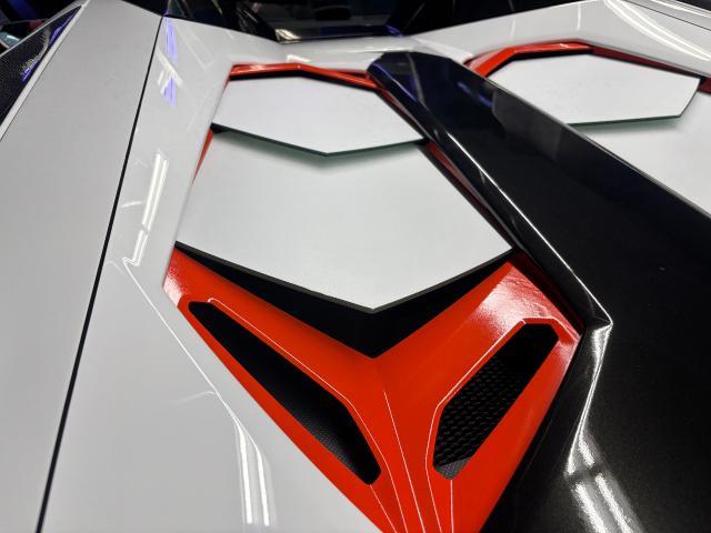 ランボルギーニ　アヴェンタドール　エンジンフード　カバーガラス　ラッピング
