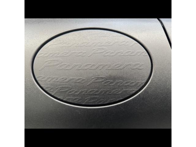 ポルシェ　パナメーラ　給油口　エンボスラッピング