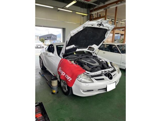 エンジンオイルの交換　メルセデスベンツ SLK　DBA-171454　地域密着　整備工場　車検　修理　鈑金　塗装　事故修理 保険各種 パーツ持込取付　奈良　北葛城郡 広陵町 磯城郡 田原本町　大和高田市　橿原市　葛城市　香芝市　御所市