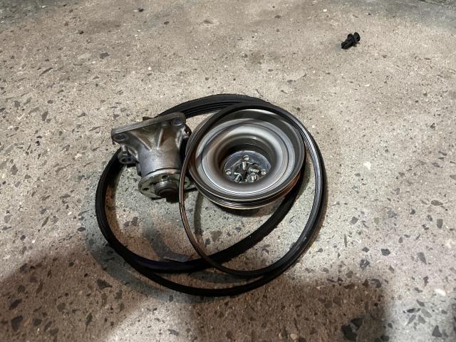 L175S ムーヴ　ｳｫｰﾀｰﾎﾟﾝﾌﾟ交換