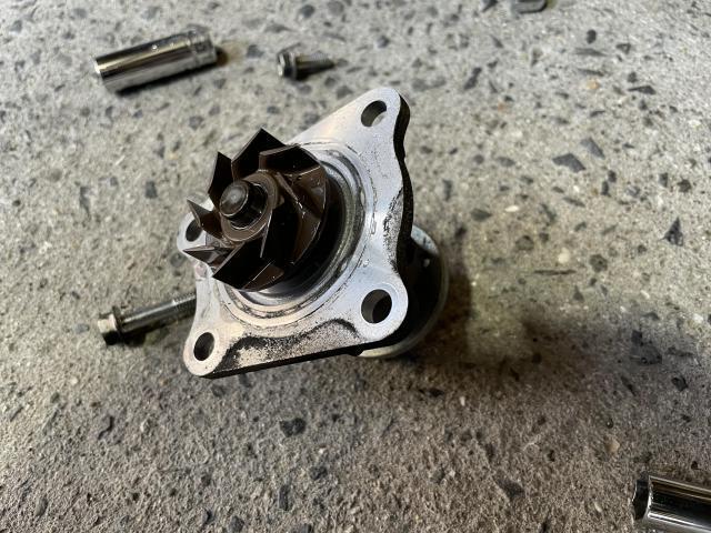 L175S ムーヴ　ｳｫｰﾀｰﾎﾟﾝﾌﾟ交換