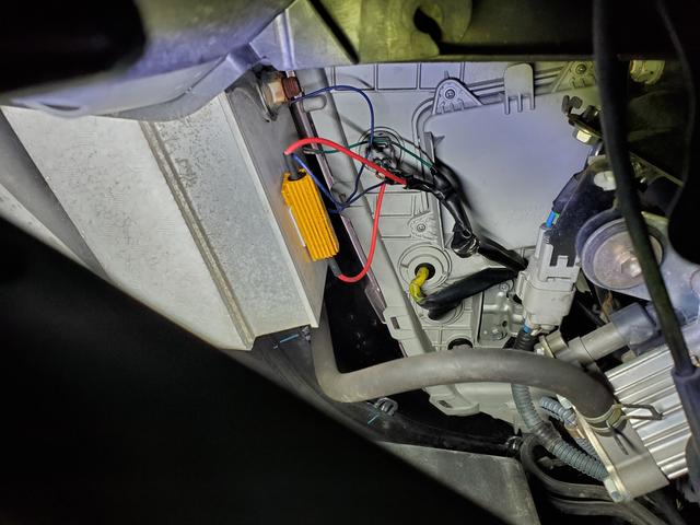 クラウンマジェスタ　UZS180　ハイフラ防止　LEDウインカー抵抗器取付