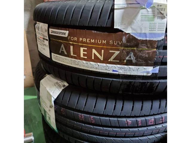 レクサス　ＲＸ４５０ｈ　タイヤ交換　２３５/５５Ｒ１９　ＡＬＥＮＺＡ　和泉市　自動車工房ＰＲＯＵＤ