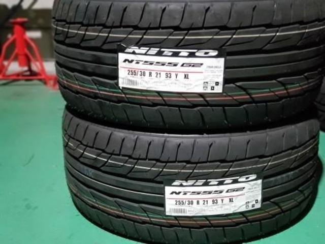 ジャガー　ＸＫＲ　タイヤ交換　２５５／３０Ｒ２１　２９５／２５ＺＲ２１　和泉市　自動車工房ＰＲＯＵＤ