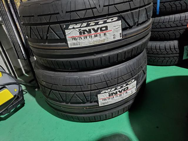 トヨタ20アルファードホイールタイヤセット4本　タイヤサイズ255/30R21