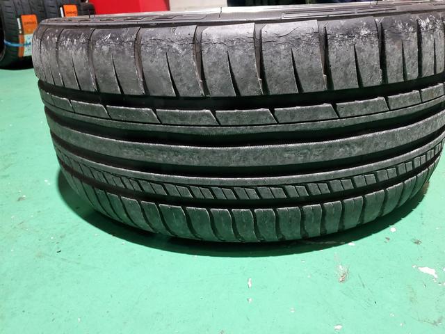 トヨタ20アルファードホイールタイヤセット4本　タイヤサイズ255/30R21