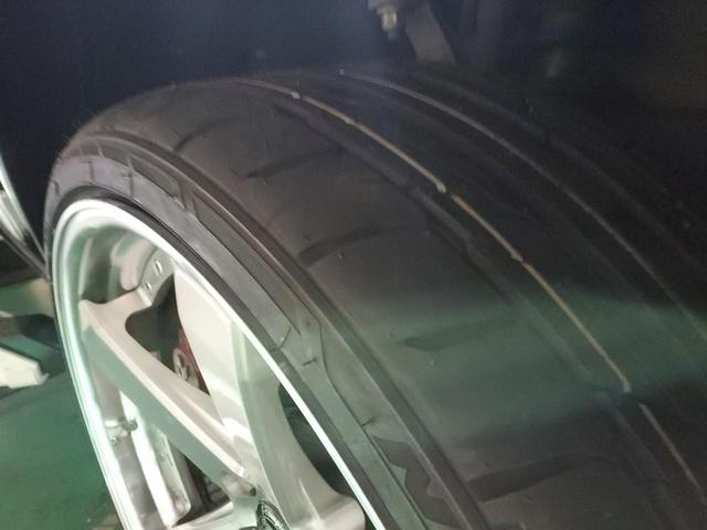 ジャガー　ＸＫＲ　タイヤ交換　２５５／３０Ｒ２１　２９５／２５ＺＲ２１　和泉市　自動車工房ＰＲＯＵＤ