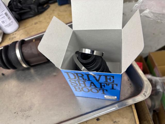 三菱　ミラージュ　ドライブシャフトブーツ交換　車検整備　近畿運輸局認証工場　大阪府泉大津市　#proudcorporation株式会社 #自動車工房proud #近畿運輸局認証工場 #車検 #整備 #新車販売 #中古車販売 #レッカー