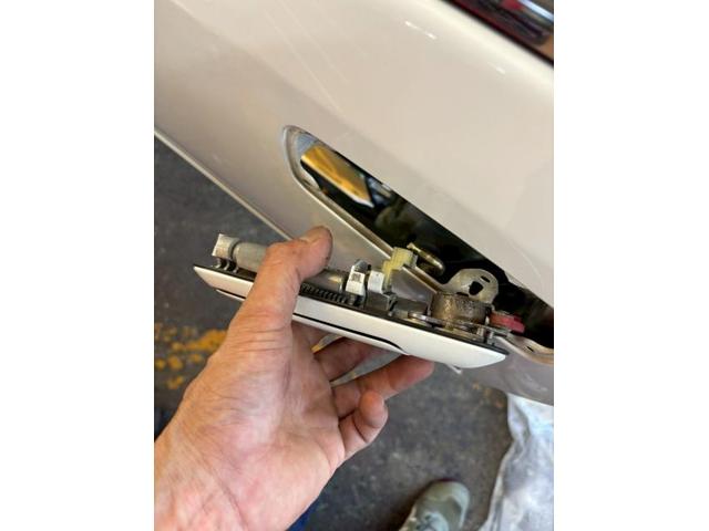 トヨタ　アリスト　サンルーフ交換　ドアミラー交換　ドアロックアクチュエーター交換　新品　持込み交換　滋賀県　アットカーズ　守山市　土日祝営業　代車無料　パーツ持込み取付