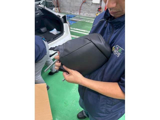 トヨタ プリウス シートカバー取付け 持込み 土日祝営業 代車無料 滋賀県 アットカーズ 守山市 内装品取付