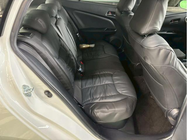 トヨタ プリウス シートカバー取付け 持込み 土日祝営業 代車無料 滋賀県 アットカーズ 守山市 内装品取付