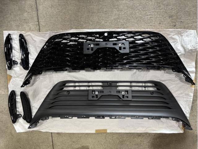 80ハリアー　PHEVグリル取付け　トヨタ　ハリアー　80ハリアー　AXUH80　MXUA80　PHEVグリル交換　ウルトラソニックセンサーエーミング　ミリ波レーダーエーミング　80ハリアーカスタム　滋賀　株式会社リードモーター