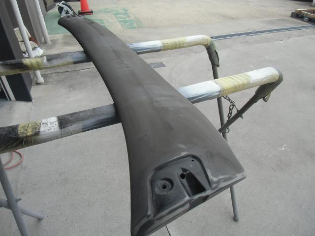 ホンダ　シビック　リアウィングセンターピースの修復依頼になります！